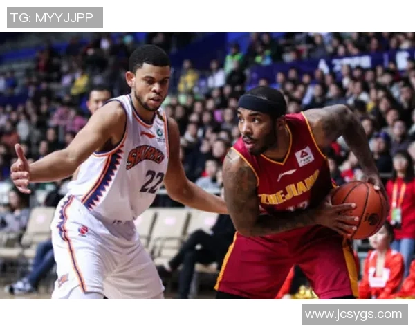 成都篮球队以67分领跑城市联赛积分榜展现强劲实力和团队合作精神